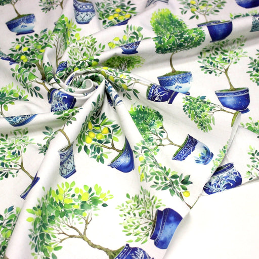 Tissu gabardine coton imprimée Citrons & citronniers, pots faïence bleue - ON DESTOCKE ! - TissusPapi.com