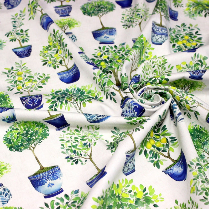 Tissu gabardine coton imprimée Citrons & citronniers, pots faïence bleue - ON DESTOCKE ! - TissusPapi.com