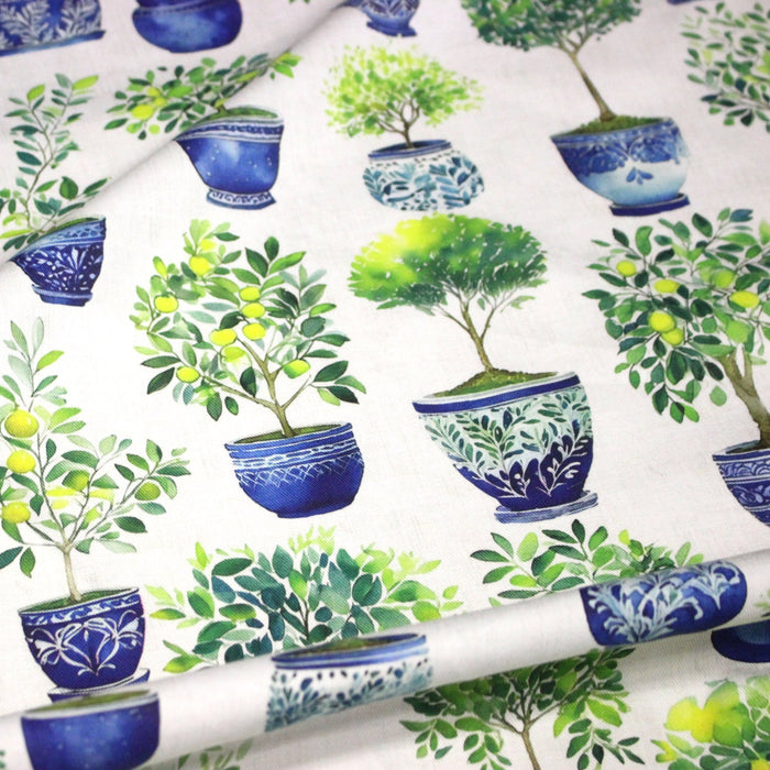 Tissu gabardine coton imprimée Citrons & citronniers, pots faïence bleue - ON DESTOCKE ! - TissusPapi.com