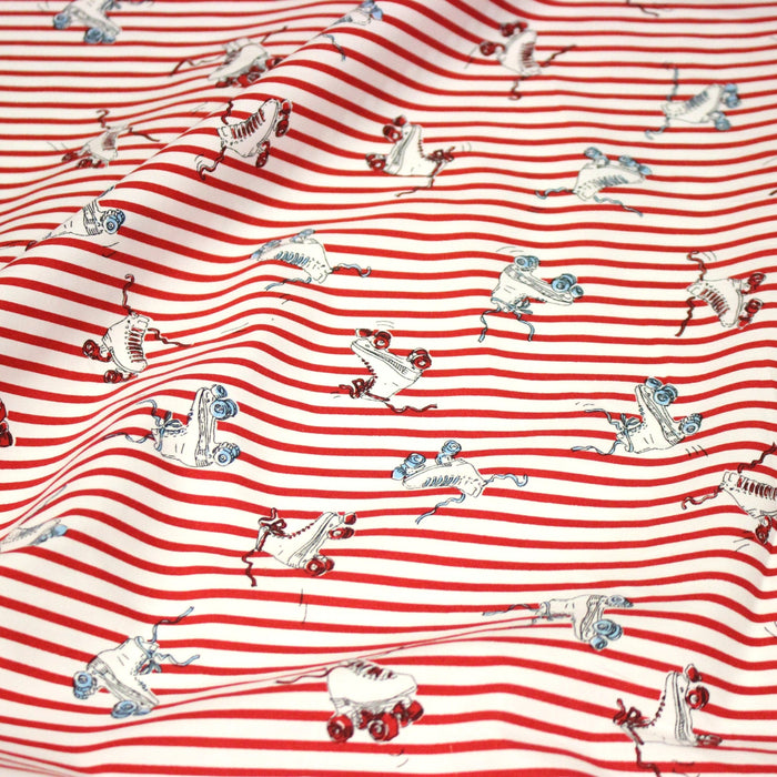 Tissu popeline coton, roller quad / patins à roulette & rayures blanches et rouges - TissusPapi.com