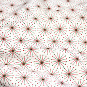 Tissu de Noël cotonnade aux étoiles vertes et rouges, fond blanc - TissusPapi.com