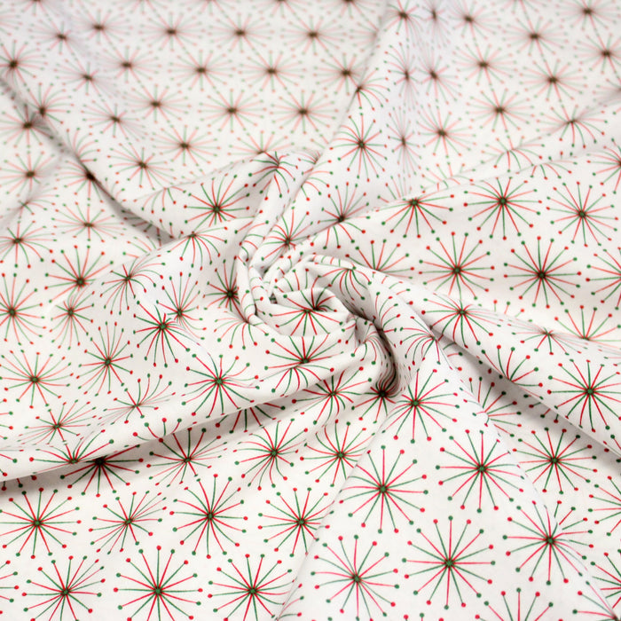 Tissu de Noël cotonnade aux étoiles vertes et rouges, fond blanc