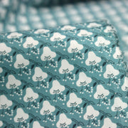 Tissu popeline coton, fleurs stylisées vert céladon et blanc - TissusPapi.com
