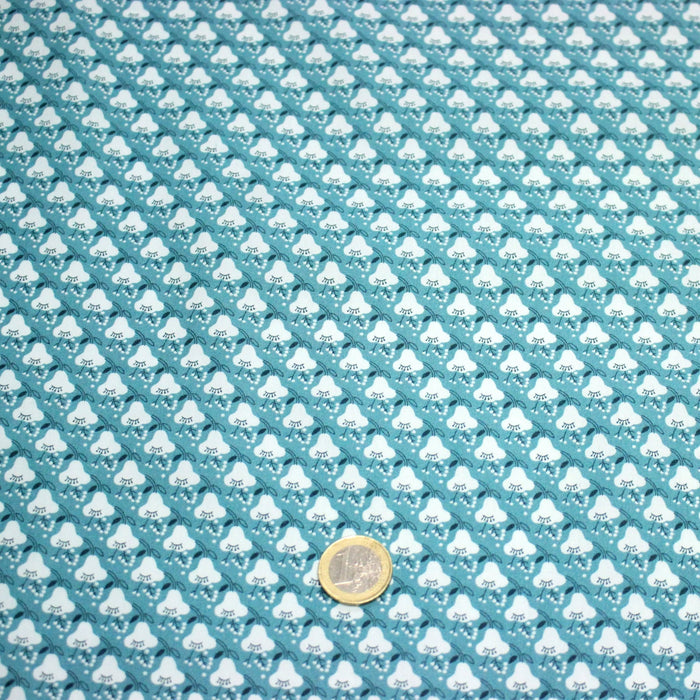 Tissu popeline coton, fleurs stylisées vert céladon et blanc - TissusPapi.com