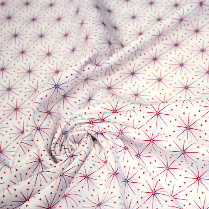 Tissu de Noël cotonnade aux étoiles bleu ciel et rouges, fond blanc