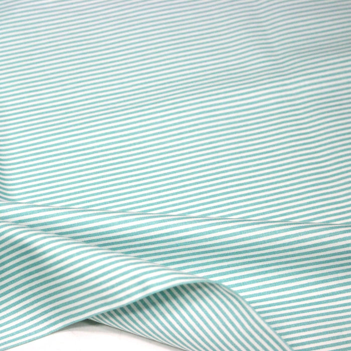 Tissu popeline coton aux fines rayures vert menthe à l'eau et blanches - TissusPapi.com