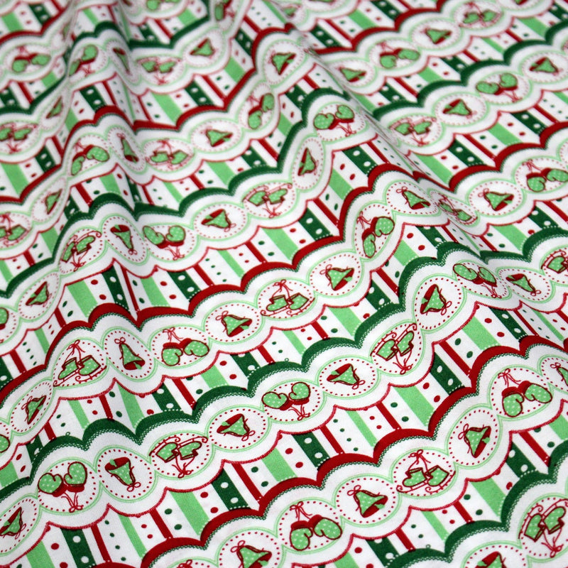 Tissu de Noël cotonnade blanc rouge vert aux cloches, gants et patins à glace sur fond rayé - TissusPapi.com