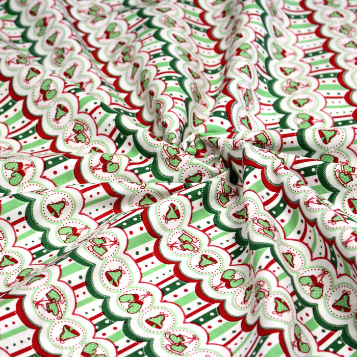 Tissu de Noël cotonnade blanc rouge vert aux cloches, gants et patins à glace sur fond rayé