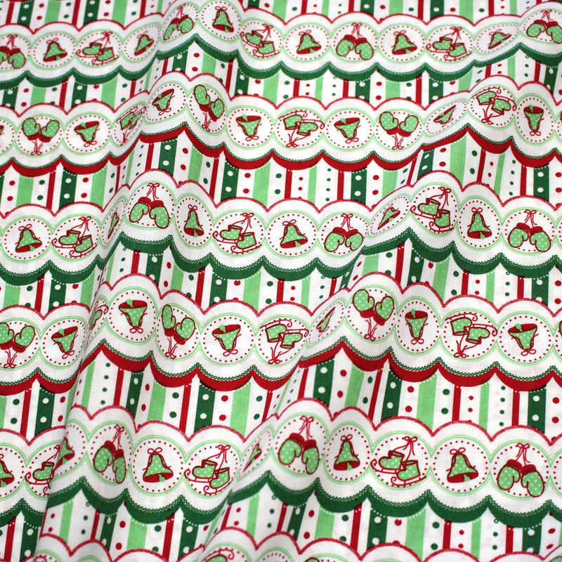 Tissu de Noël cotonnade blanc rouge vert aux cloches, gants et patins à glace sur fond rayé - TissusPapi.com