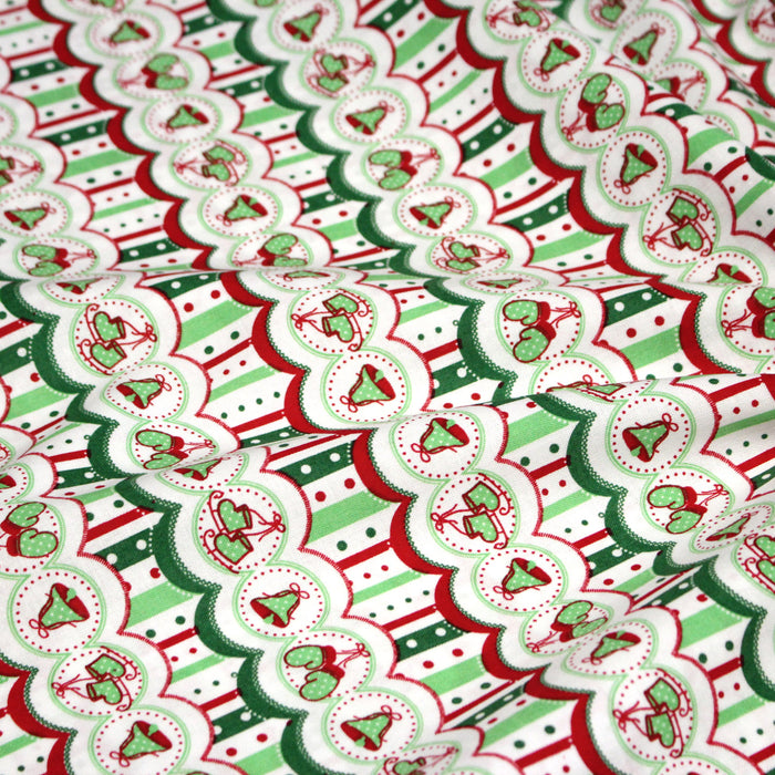 Tissu de Noël cotonnade blanc rouge vert aux cloches, gants et patins à glace sur fond rayé