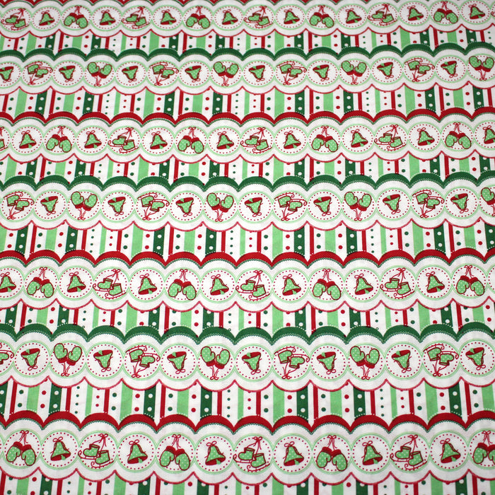Tissu de Noël cotonnade blanc rouge vert aux cloches, gants et patins à glace sur fond rayé