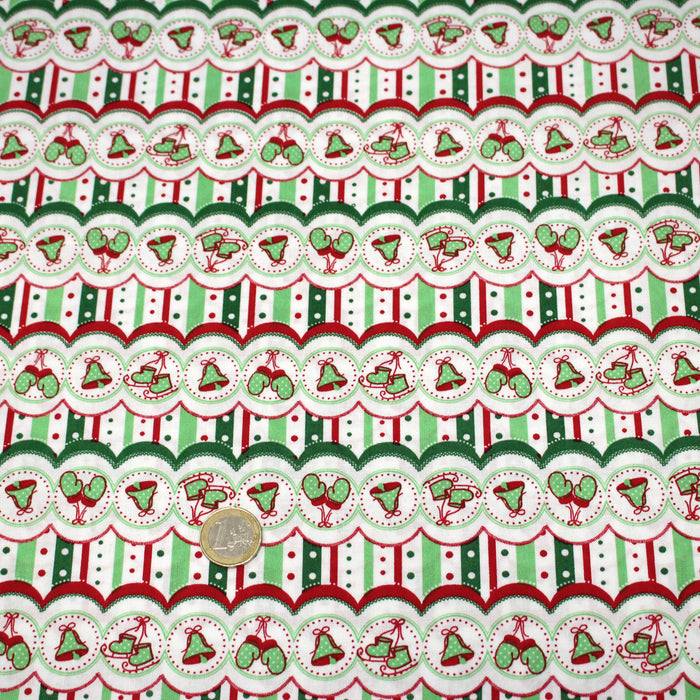 Tissu de Noël cotonnade blanc rouge vert aux cloches, gants et patins à glace sur fond rayé