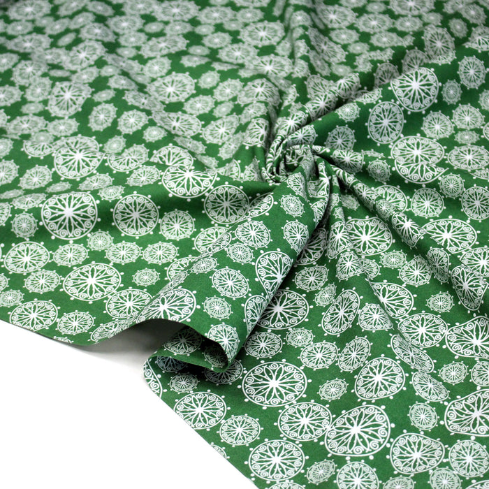 Tissu de Noël cotonnade vert aux rosaces blanches