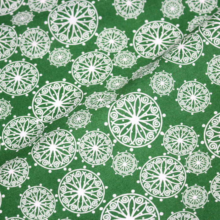 Tissu de Noël cotonnade vert aux rosaces blanches