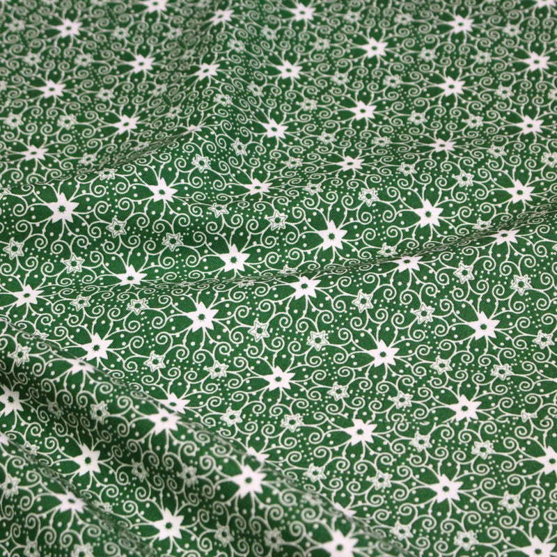 Tissu de Noël cotonnade vert aux motifs géométriques blancs de Noël - TissusPapi.com