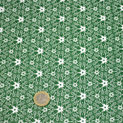 Tissu de Noël cotonnade vert aux motifs géométriques blancs de Noël - TissusPapi.com