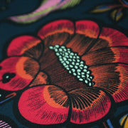 Tissu demi natté INDIENNES fleuri 100% coton, fond bleu pétrole - Collection Thevenon - TissusPapi.com