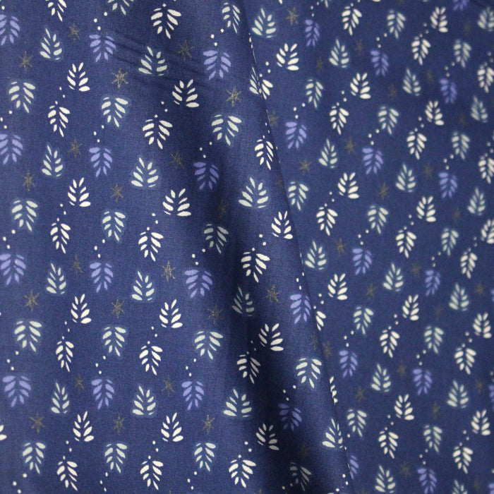 Tissu de Noël cotonnade bleu aux sapins blancs & blancs, étoiles grises - STANDARD 100 OEKO-TEX