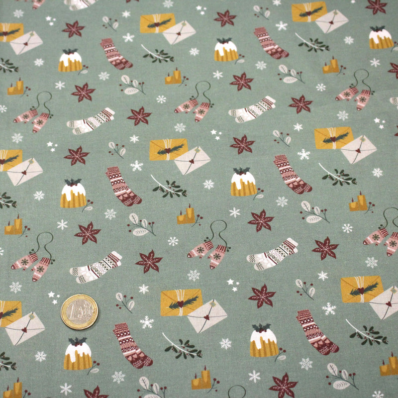 Tissu de Noël, cotonnade vert aux objets de Noël moutarde et bordeaux - STANDARD 100 OEKO - TEX - TissusPapi.com