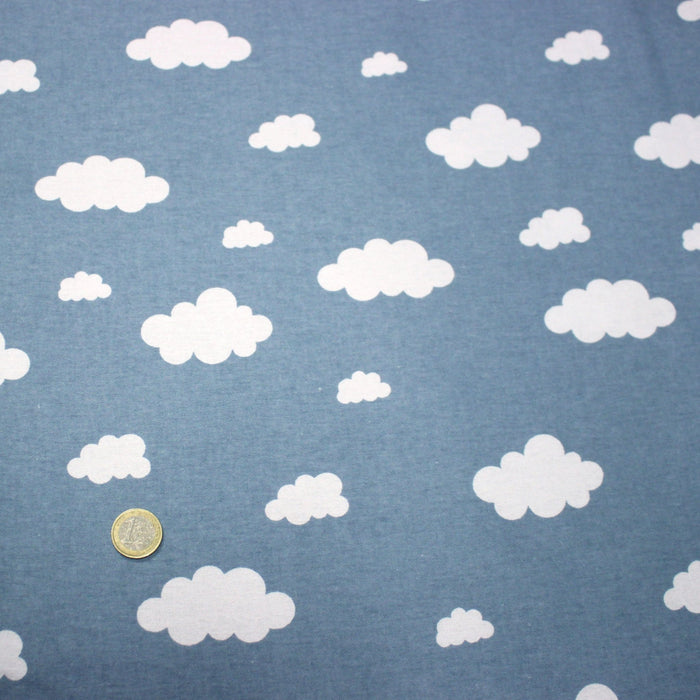 Tissu flanelle coton gratté bleu aux nuages blancs, collection enfant, parfait pour pyjamas & draps - STANDARD 100 OEKO - TEX - TissusPapi.com