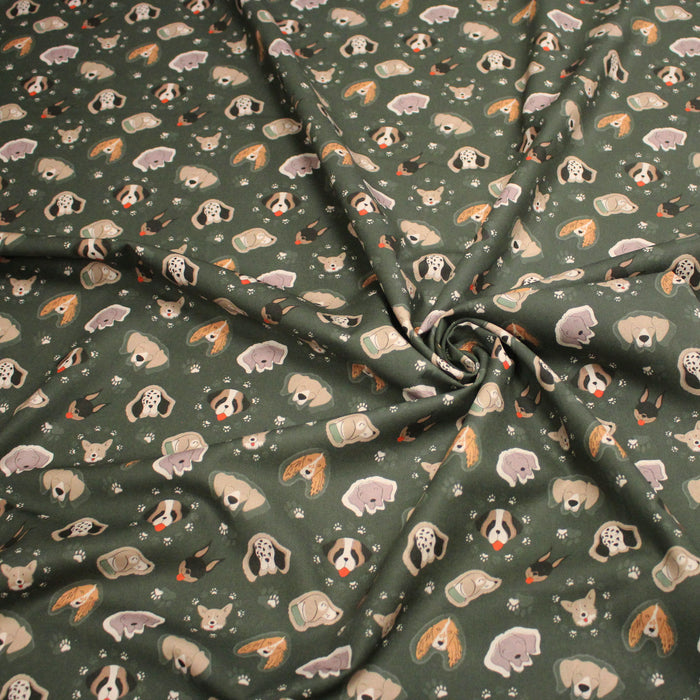 Tissu cotonnade vert anglais aux têtes de jolis chiens, collection AUTOMNE - STANDARD 100 OEKO-TEX