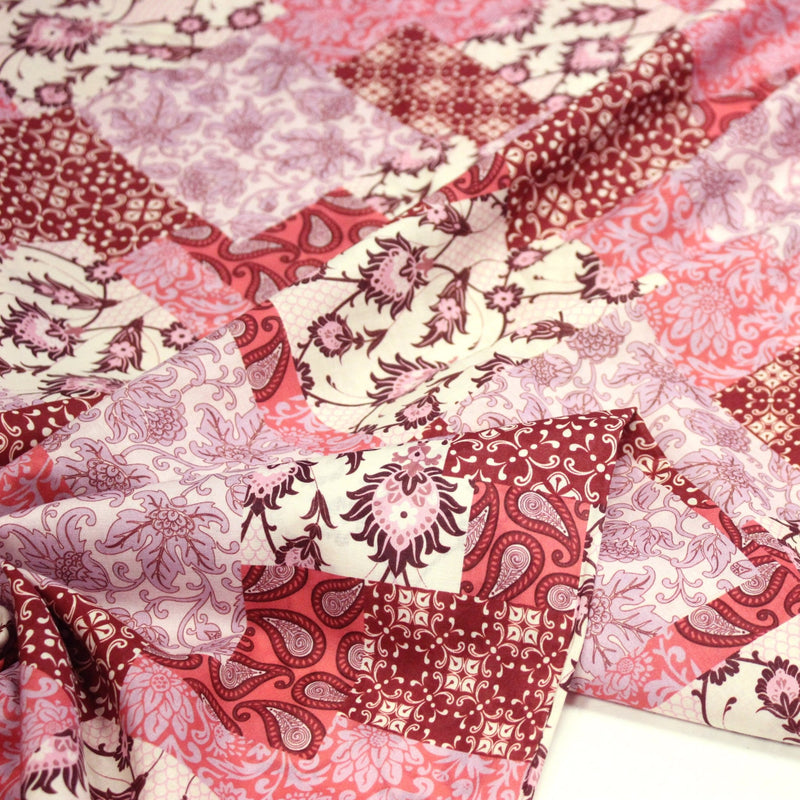 Tissu coton fin imprimé INDIENNES, patchwork rose de motifs floraux et arabesques - STANDARD 100 OEKO - TEX - TissusPapi.com
