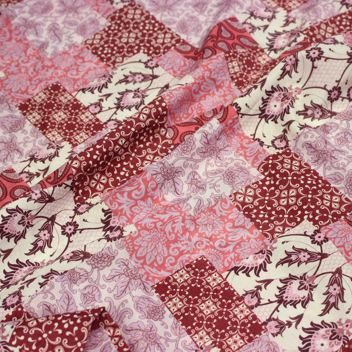 Tissu coton fin imprimé INDIENNES, patchwork rose de motifs floraux et arabesques - STANDARD 100 OEKO - TEX - TissusPapi.com