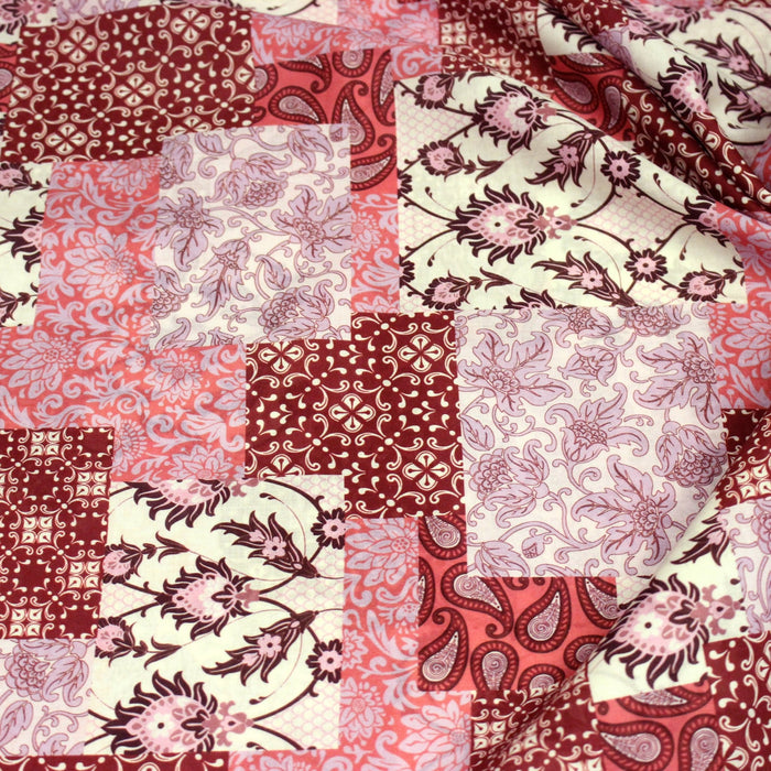Tissu coton fin imprimé INDIENNES, patchwork rose de motifs floraux et arabesques - STANDARD 100 OEKO - TEX - TissusPapi.com