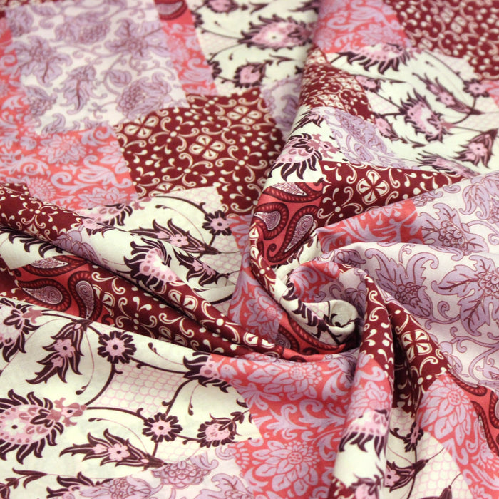 Tissu coton fin imprimé INDIENNES, patchwork rose de motifs floraux et arabesques - STANDARD 100 OEKO - TEX - TissusPapi.com