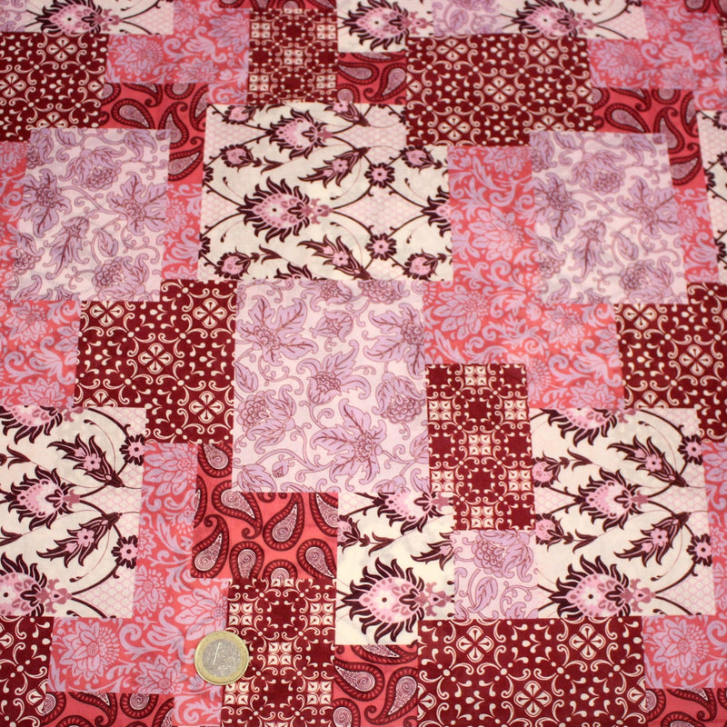 Tissu coton fin imprimé INDIENNES, patchwork rose de motifs floraux et arabesques - STANDARD 100 OEKO - TEX - TissusPapi.com