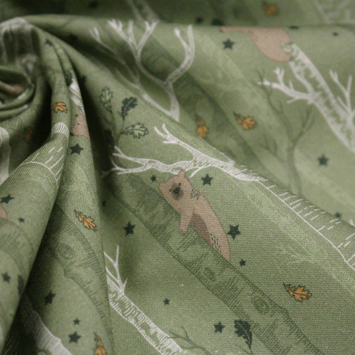 Tissu cotonnade vert aux ours dans les arbres, collection AUTOMNE - STANDARD 100 OEKO-TEX