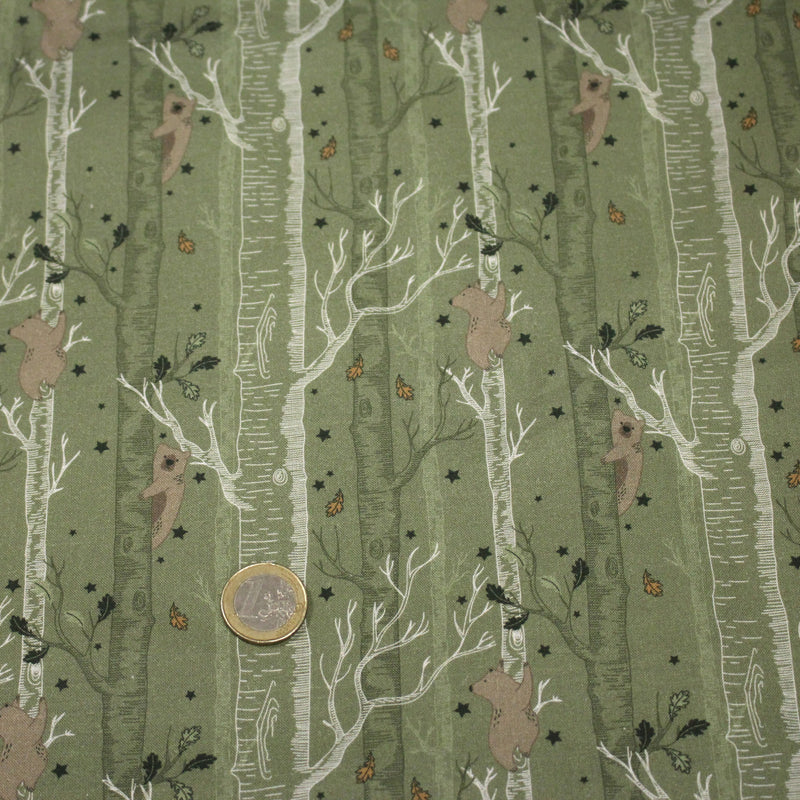 Tissu cotonnade vert aux ours dans les arbres, collection AUTOMNE - STANDARD 100 OEKO - TEX - TissusPapi.com