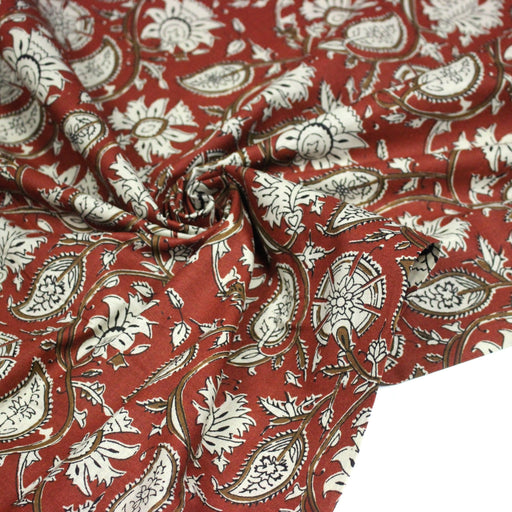 Tissu coton fin imprimé INDIENNES rouge aux fleurs traditionnelles indiennes ocres et écrues - TissusPapi.com