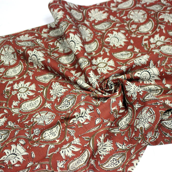 Tissu coton fin imprimé INDIENNES rouge aux fleurs traditionnelles indiennes ocres et écrues - TissusPapi.com