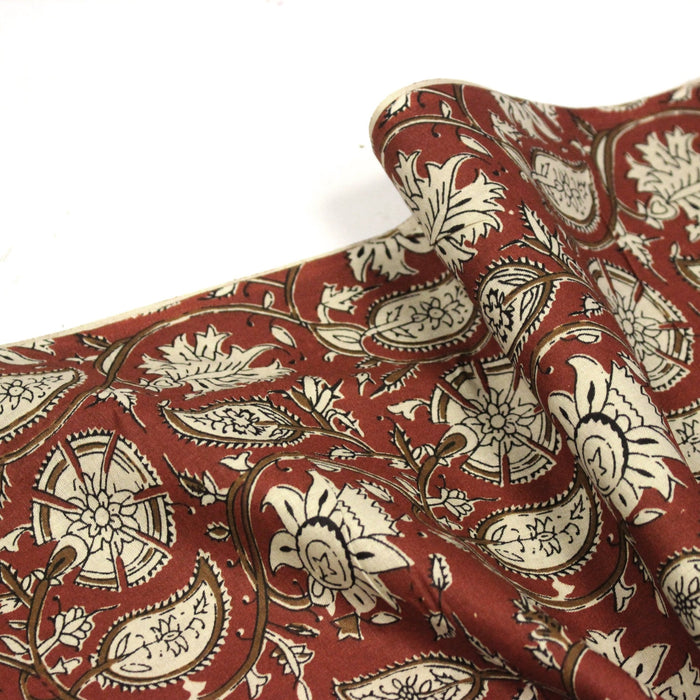 Tissu coton fin imprimé INDIENNES rouge aux fleurs traditionnelles indiennes ocres et écrues - TissusPapi.com