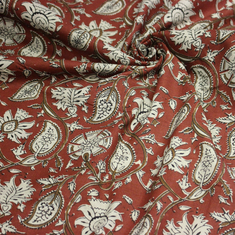 Tissu coton fin imprimé INDIENNES rouge aux fleurs traditionnelles indiennes ocres et écrues - TissusPapi.com