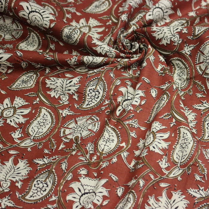 Tissu coton fin imprimé INDIENNES rouge aux fleurs traditionnelles indiennes ocres et écrues - TissusPapi.com