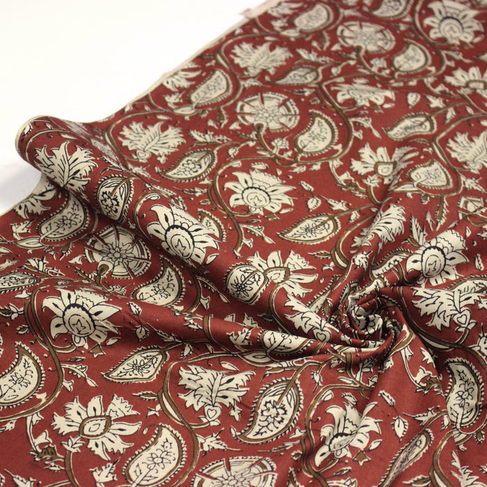 Tissu coton fin imprimé INDIENNES rouge aux fleurs traditionnelles indiennes ocres et écrues - TissusPapi.com
