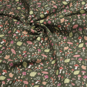 Tissu cotonnade, vert anglais aux champignons et feuilles multicolores, collection AUTOMNE - STANDARD 100 OEKO - TEX - TissusPapi.com