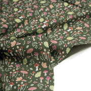 Tissu cotonnade, vert anglais aux champignons et feuilles multicolores, collection AUTOMNE - STANDARD 100 OEKO - TEX - TissusPapi.com