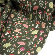 Tissu cotonnade, vert anglais aux champignons et feuilles multicolores, collection AUTOMNE - STANDARD 100 OEKO - TEX - TissusPapi.com