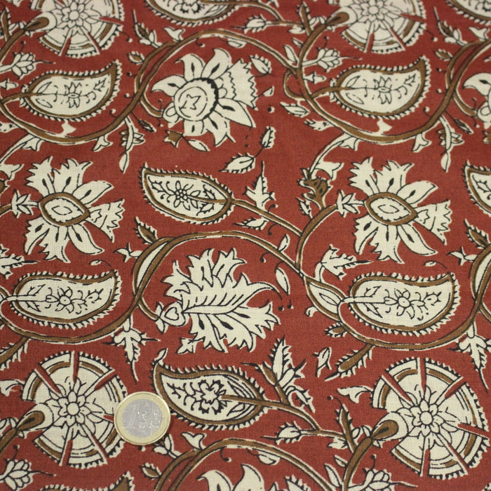 Tissu coton fin imprimé INDIENNES rouge aux fleurs traditionnelles indiennes ocres et écrues - TissusPapi.com