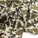 Tissu coton fin imprimé INDIENNE écru aux fleurs traditionnelles indiennes ocres et noires - TissusPapi.com