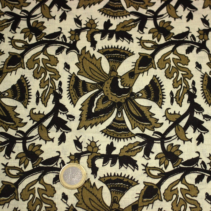 Tissu coton fin imprimé INDIENNE écru aux fleurs traditionnelles indiennes ocres et noires - TissusPapi.com