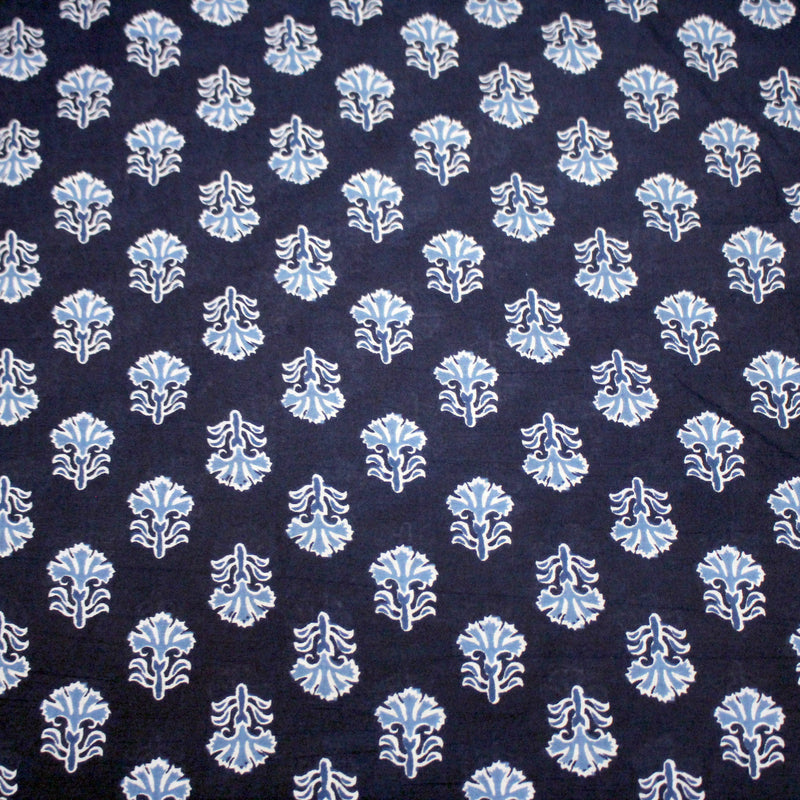 Tissu coton fin imprimé INDIENNES, bleu marine aux fleurs blanches et bleues - STANDARD 100 OEKO - TEX - TissusPapi.com