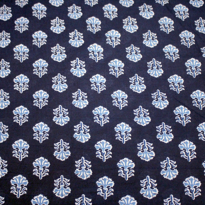 Tissu coton fin imprimé INDIENNES, bleu marine aux fleurs blanches et bleues  - STANDARD 100 OEKO-TEX