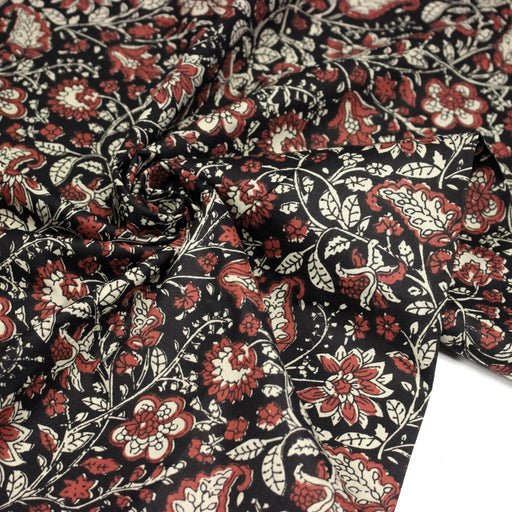Tissu coton fin imprimé INDIENNES noir aux fleurs traditionnelles indiennes rouges et écrues - TissusPapi.com