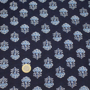 Tissu coton fin imprimé INDIENNES, bleu marine aux fleurs blanches et bleues - STANDARD 100 OEKO - TEX - TissusPapi.com