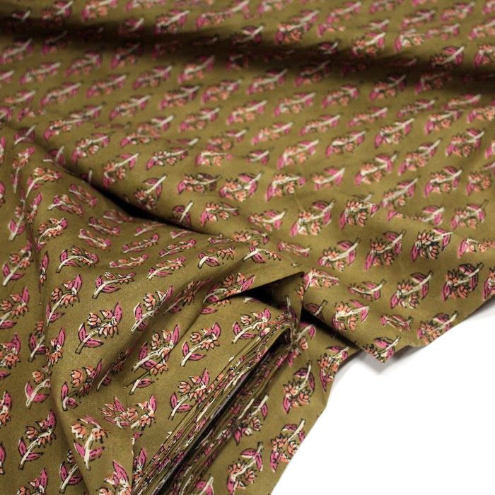 Tissu coton fin imprimé INDIENNES, ocre aux fleurs roses – STANDARD 100 OEKO-TEX