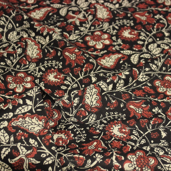 Tissu coton fin imprimé INDIENNES noir aux fleurs traditionnelles indiennes rouges et écrues - TissusPapi.com